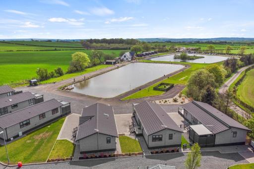 Arranview Lochside Pods & Lodges all with private Hot-tubs - Housity