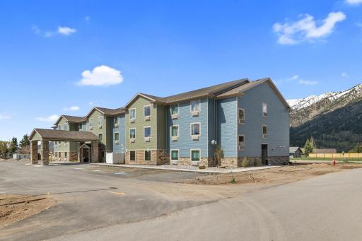 Cobblestone Hotel & Suites - Alpine - Housity