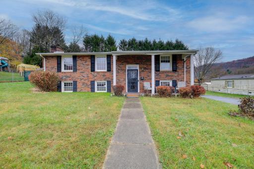 Bluefield Home with Covered Deck - Near Parks! - Housity
