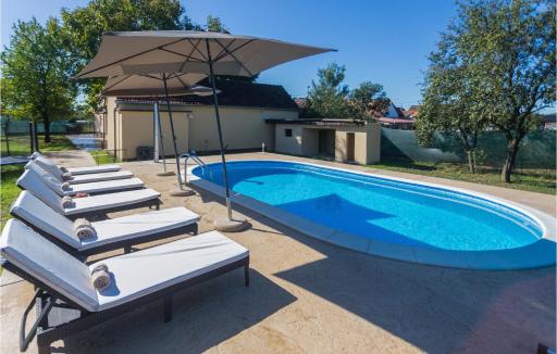 Beautiful Home In Donji Andrijevci - Housity