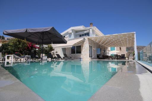 Ionian pool house - Housity
