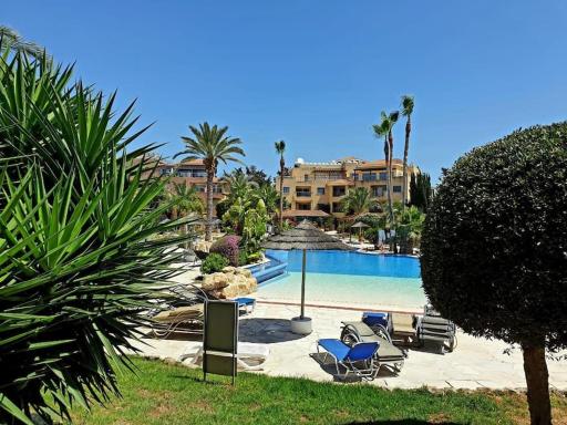 Limnaria Gardens - spacious and sunny 1 bed with pool views - Housity