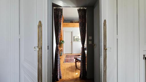 Loft avec balcon dans maison Bourgeoise - Parking inclus - Emplacement Parfait - Calme - Elegant - Housity