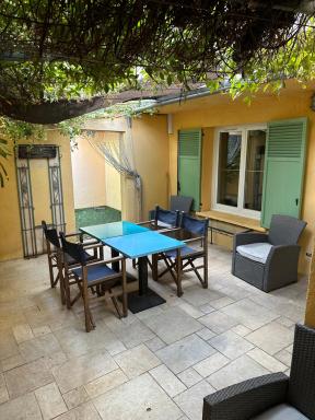 Appartement Place des lices Saint Tropez - Housity