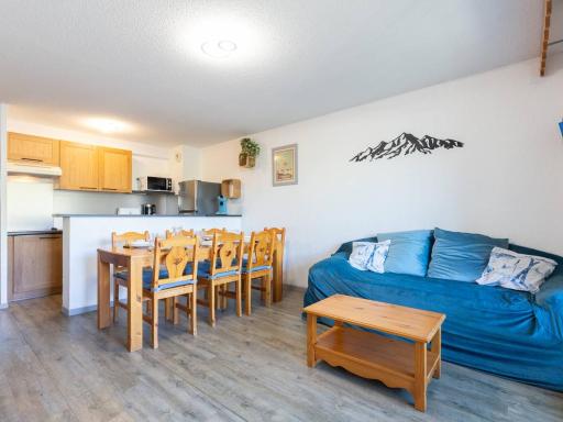 Appartement Rénové Peyragudes - 8 Pers, Balcon, 2 Chambres + Cabine, Parking Gratuit, Proche Pistes - FR-1-695-10 - Housity