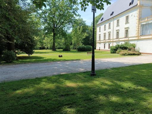 Penzion na zámku Bartošovice - Housity