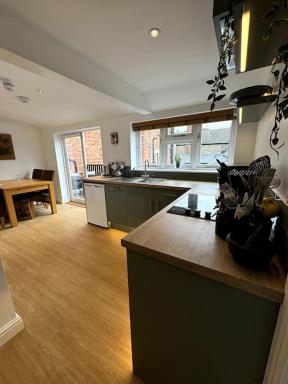 Penny Black Apartment, Kington - Housity