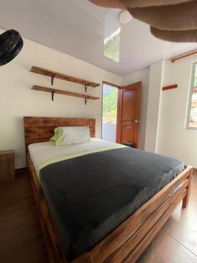 Hotel Los Almendros - Housity