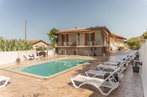 Petros Giatras - Rooms - Housity