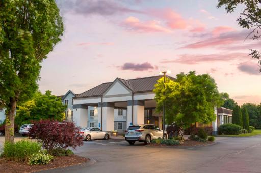 Best Western Hartford Hotel and Suites - Housity