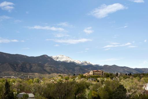Holiday Inn Express & Suites Colorado Springs Central, an IHG Hotel - Housity