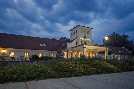Old Lake Golf Hotel - Housity