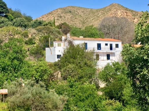 Cortijo de la Fuente con vistas impresionantes y playas a 20 minutos - Housity