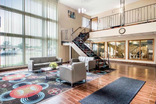 Econo Lodge La Crosse North - Housity