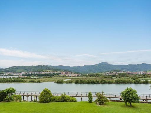 Bel appartement moderne avec piscine et parking proche frontière à Hendaye - FR-1-2-359 - Housity