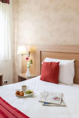 Brit Hotel Confort Castres - Housity