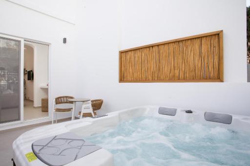 Stay Helios - Housity