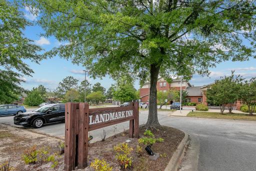 The Landmark Inn - Housity
