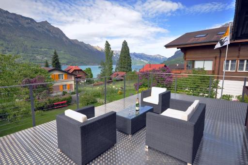 Lake View Chalet - Housity
