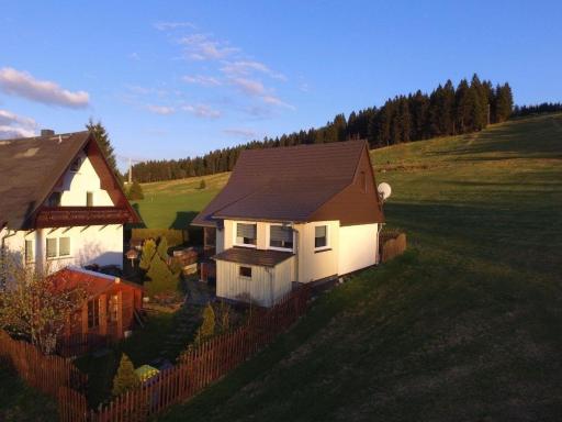Modernes Ferienhaus in Carlsfeld mit Grill und Garten - Housity