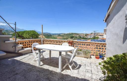 3 Bedroom Gorgeous Apartment In Castilenti - Housity