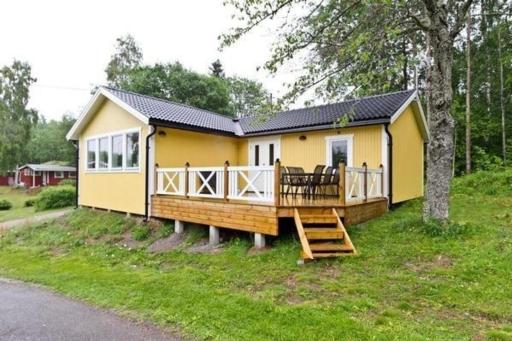 Nettes Ferienhaus in Norrköping mit Sonniger Terrasse - Housity