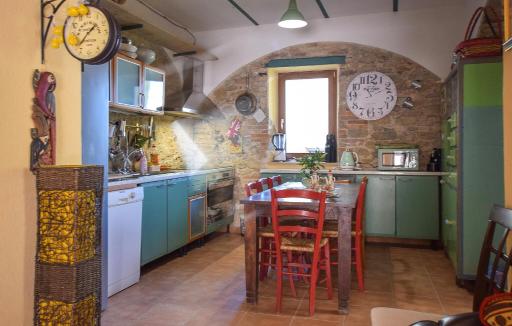3 Bedroom Gorgeous Apartment In Castilenti - Housity