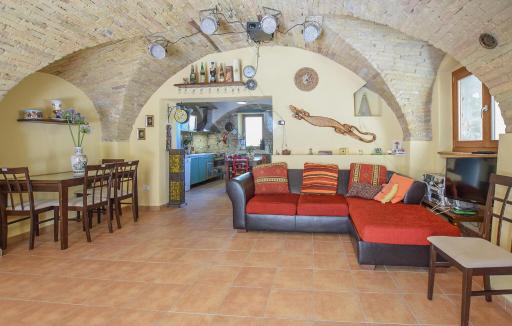 3 Bedroom Gorgeous Apartment In Castilenti - Housity