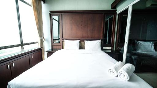 Homey 1BR Apartment at Aryaduta Residence Surabaya By Travelio - Housity