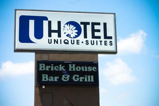 Unique Suites Hotel - Housity