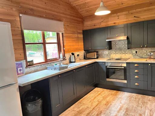 Shrew Lodge-woodland Lodges-Hot Tub-Pembrokeshire-Tenby - Housity