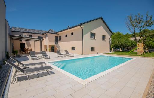 Stunning Home In Kamenmost - Housity