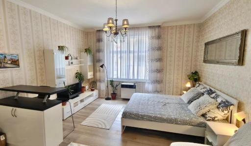 Agnes - Romance in city I - Housity