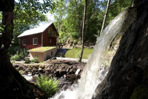Direkt am See gelegenes Ferienhaus - Housity