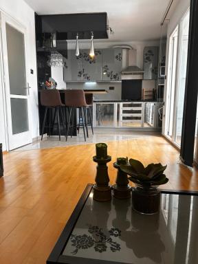 Romantique - Housity