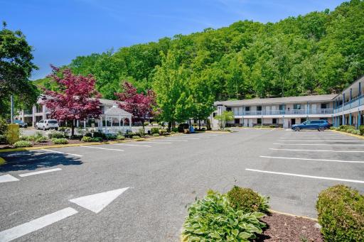 Americas Best Value Inn Torrington, CT - Housity