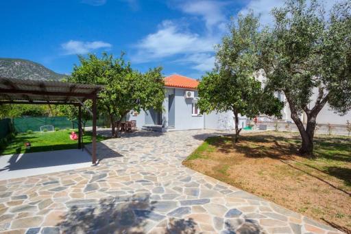 Aethra House in Agria Volou - Housity