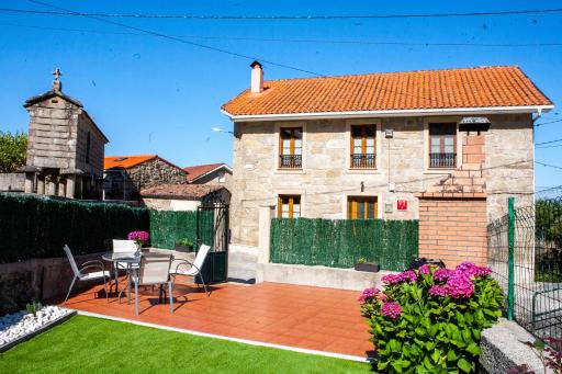 Enjoy the Sea and the Mountain - Housity