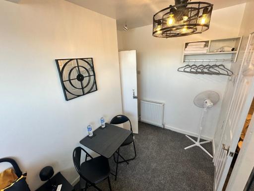Runway - Minutes From Winter Gardens - Dog Friendly - Housity