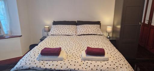 Large Double room near London Heathrow Airport - Housity