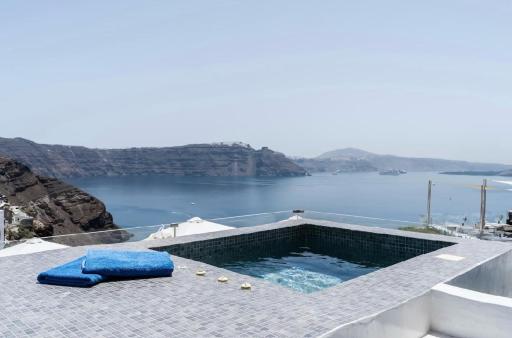 Enalion White Suites Oia - Housity