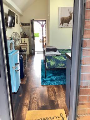 The Snug in Cheltenham, Leckhampton - A Cosy & Unique Space - Housity