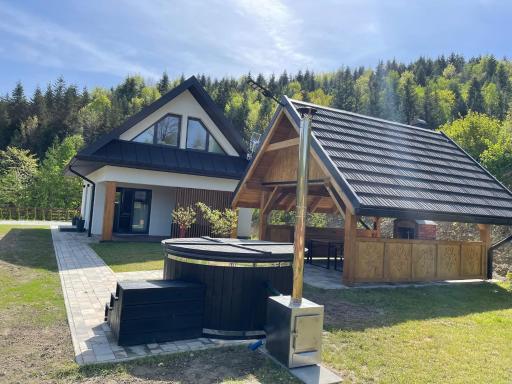 Soskówka przy szlaku na Lubań - Housity