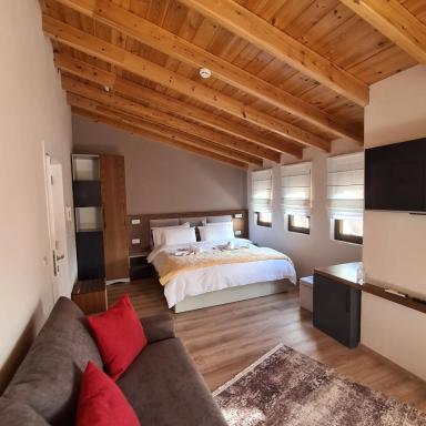 Vila Ajet - Housity