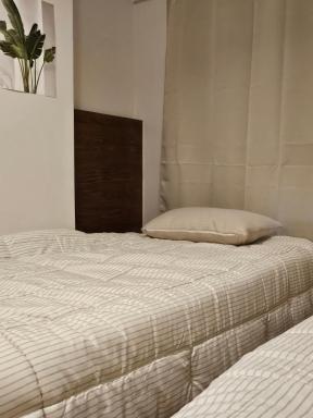 Travel Light Hostel - Housity