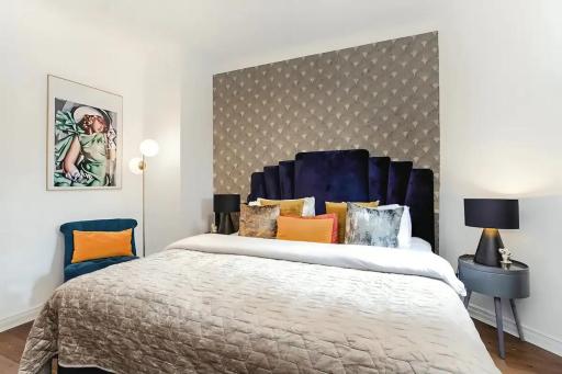 AWESOME LEICESTER SQ! Fashion Flat for Theatre Families and Happy Friends - Housity
