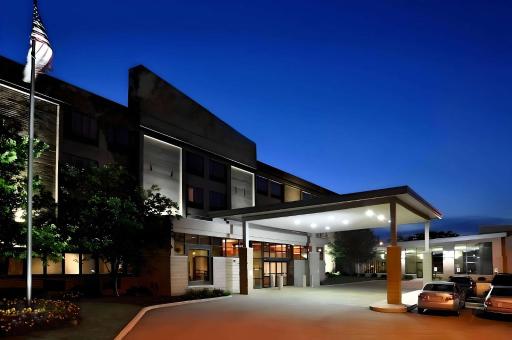 Comfort Suites Milwaukee West - Housity
