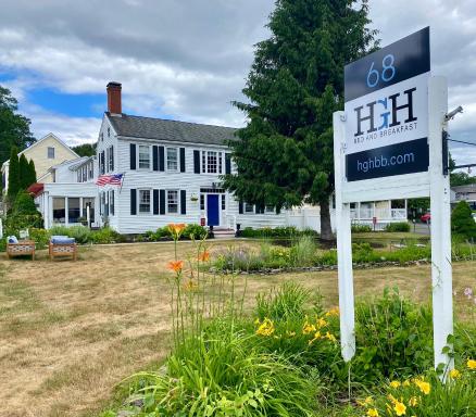 Holiday Guest House Bed & Breakfast - Housity