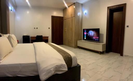 DeJames Hotels and Suites - Housity