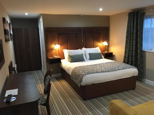 Twin Oaks Hotel - Housity